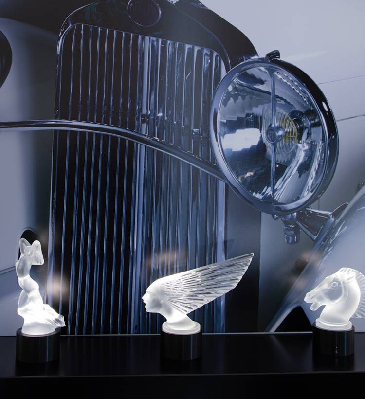 VITESSE LIGHTED SCULPTURE