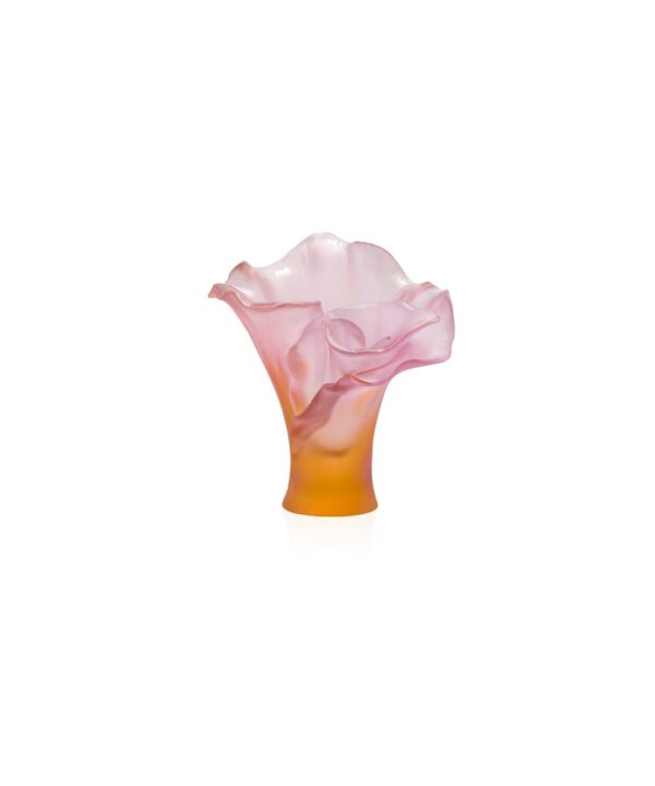Small amber-pink Daum vase, evoking a blooming Arum, capturing and diffusing a subtle light.