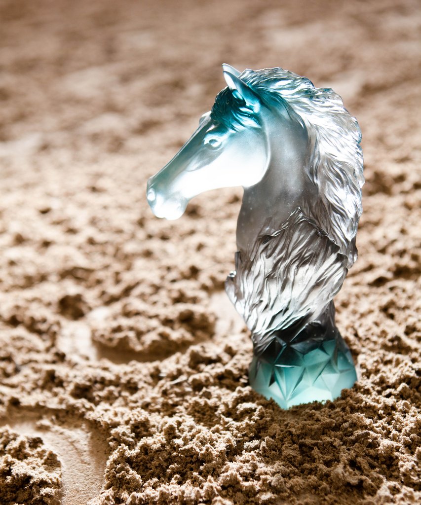 Daum 'Blue-Grey Chess Knight' Sculpture, a hymn to nature and light, imbued with movement and elegance. - Image 2