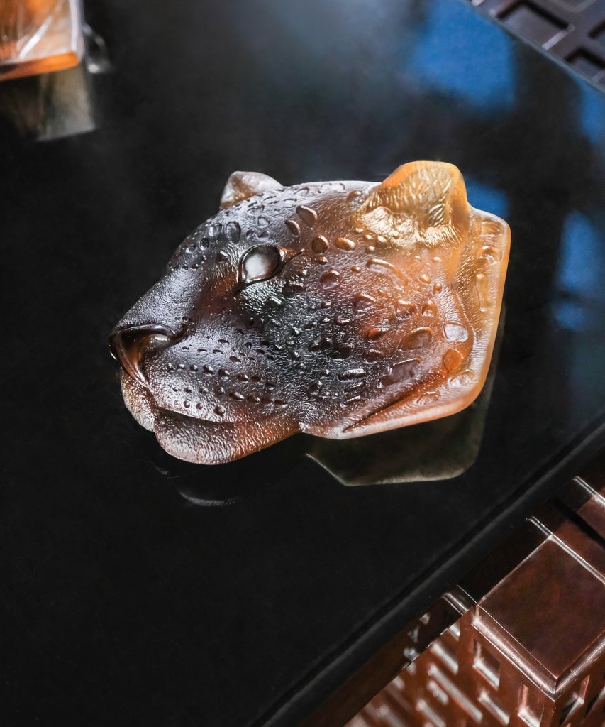 Daum's catch-all dish, capturing the lush nature of the Tropical Leopard in Amber and Green. - Image 2