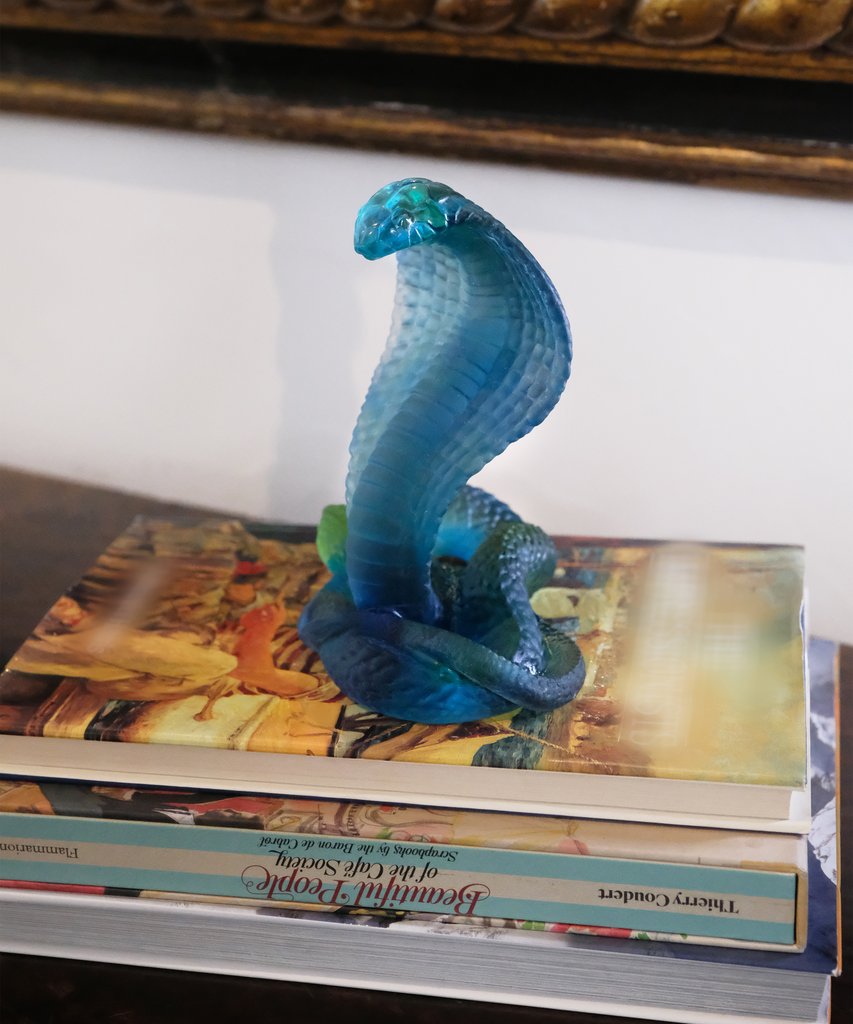 Daum's 'Naja Bleu' sculpture, an expression of a cobra in crystal, capturing the essence of wild beauty. - Image 2