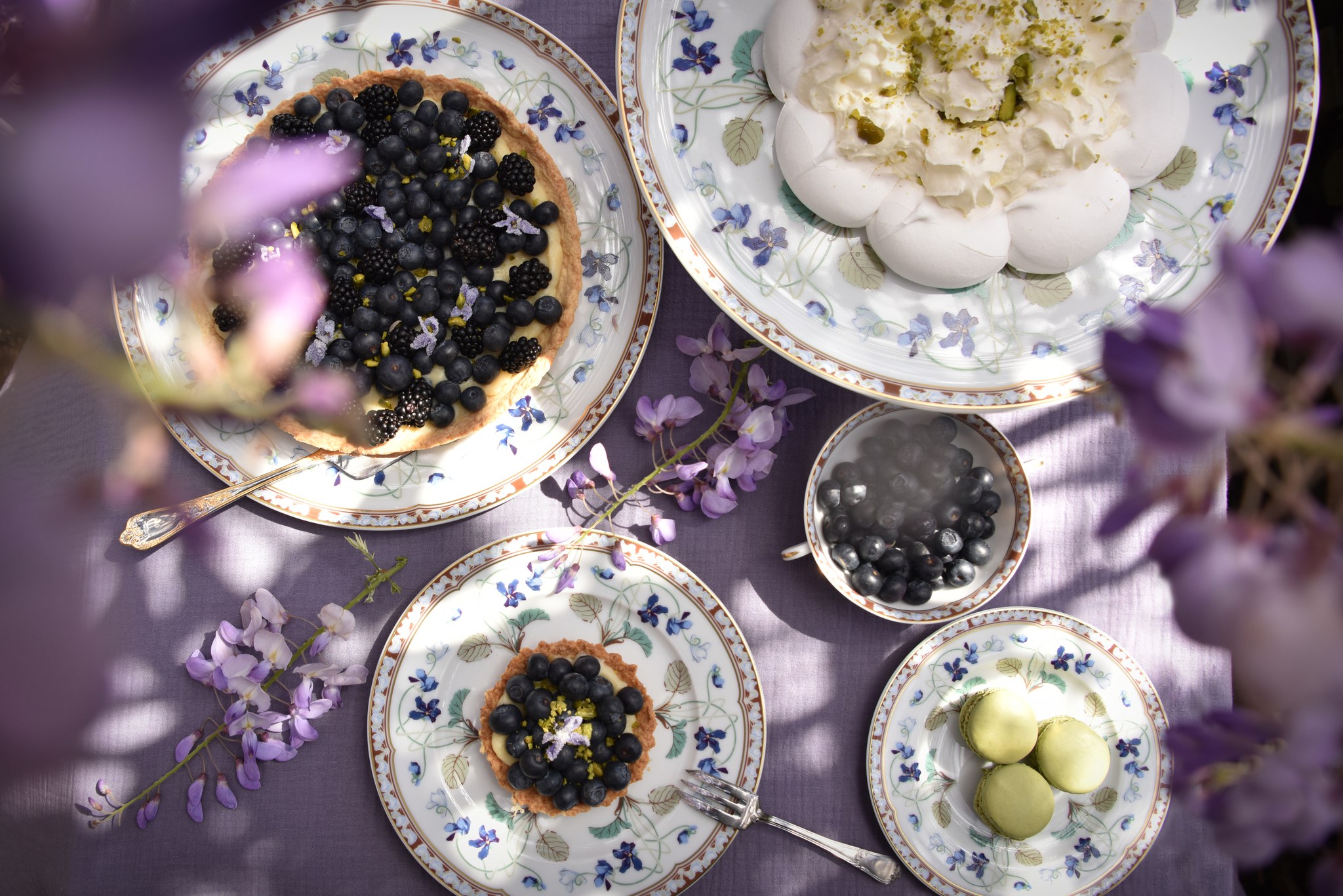 Imperatrice Eugenie — Footed Tart Platter