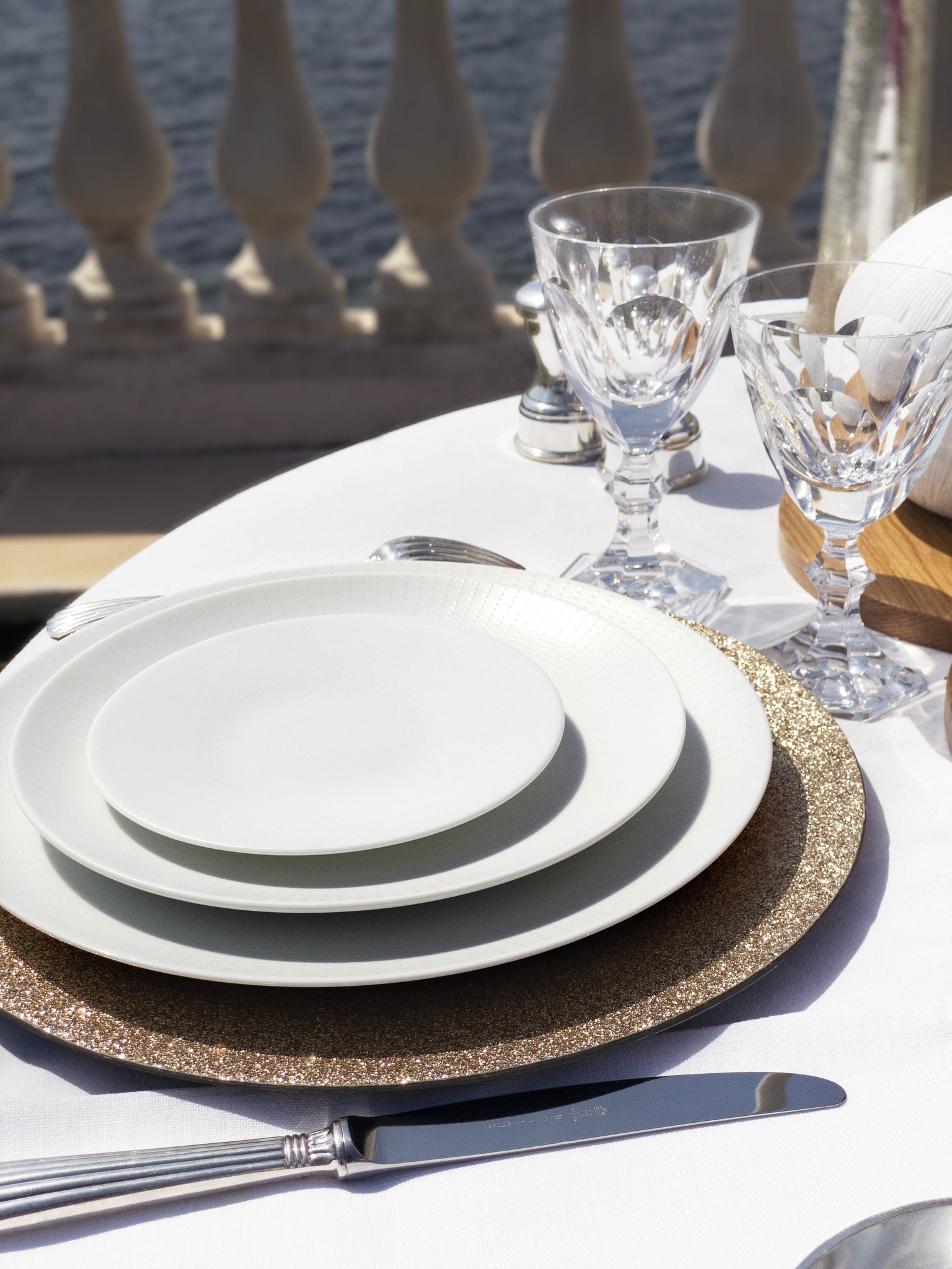 La Rosee — Oval Tray